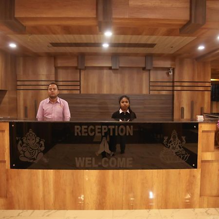 Hotel Royal Safari Sauraha Extérieur photo