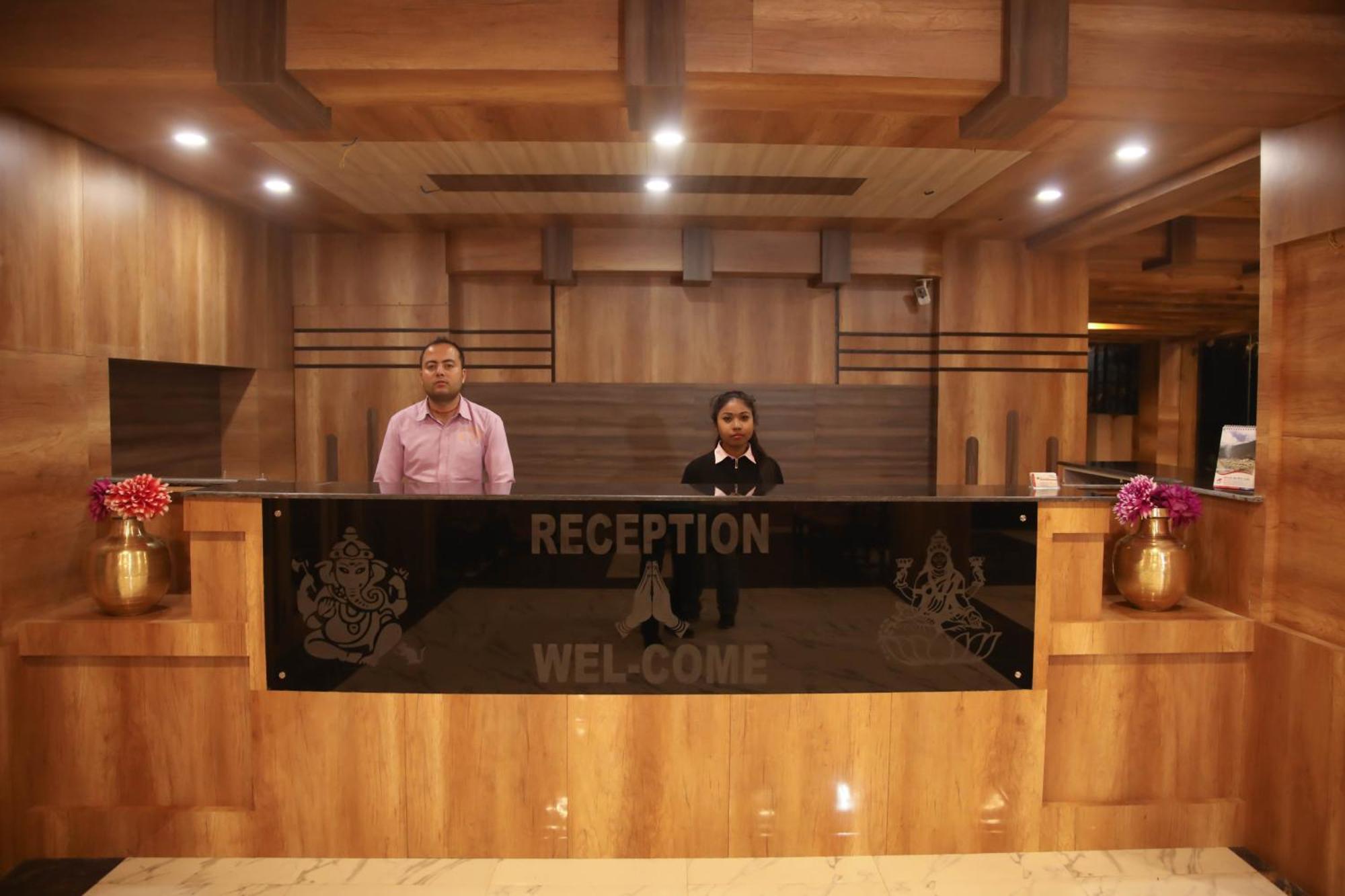 Hotel Royal Safari Sauraha Extérieur photo