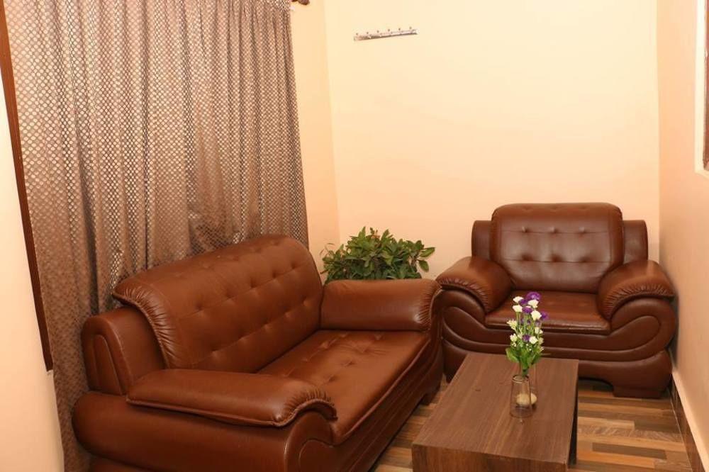 Hotel Royal Safari Sauraha Extérieur photo